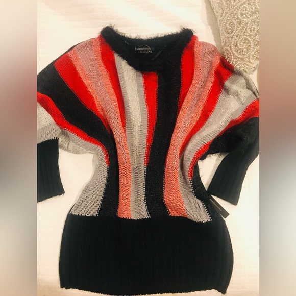 BCBGMaxAzria Sweaters - ❤️Y2K BCBG beautiful soft sweater NWT